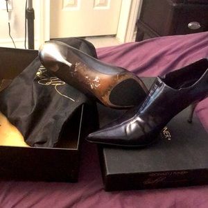 Donald J Pliner ( signed by Donald J Pliner)